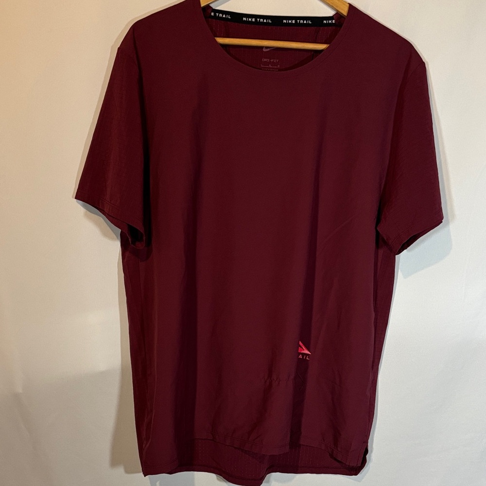 Nike Men's Trail Short-Sleeve Crew T-Shirt in Burgundy